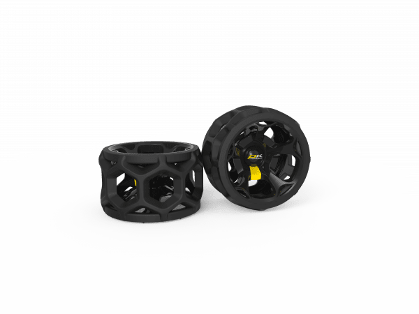 Set aus zwei schwarzen, gelb akzentuierten Winterrädern für PowaKaddy Trolleys mit robustem Profil.