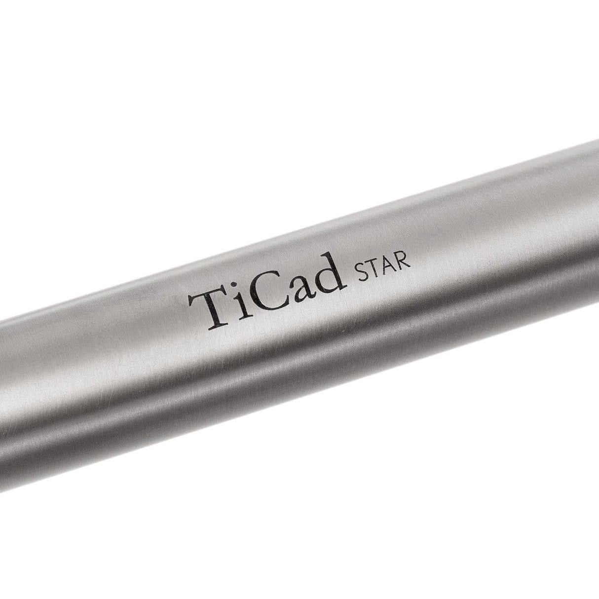 Silberner Golftrolley-Rahmen mit TiCad Star Gravur aus Titan.