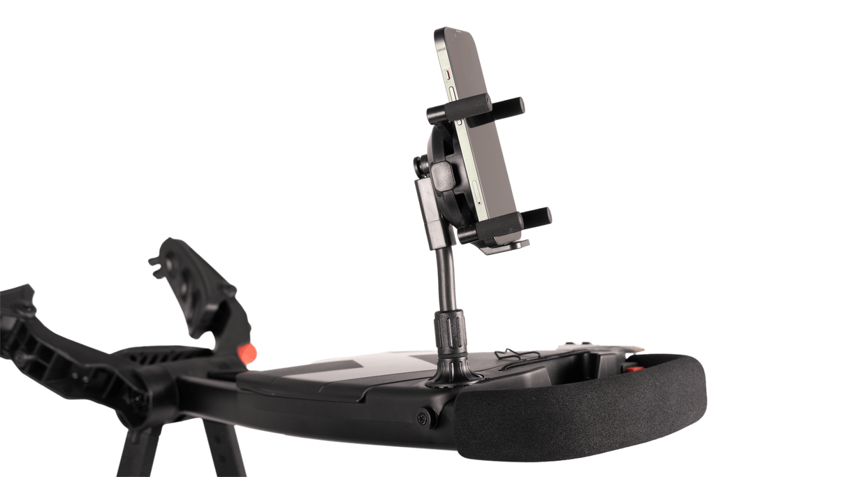 Schwarzer Quick Fix Halter für Telefon und GPS mit verstellbarer Klemme am Golfwagen-Organizer.