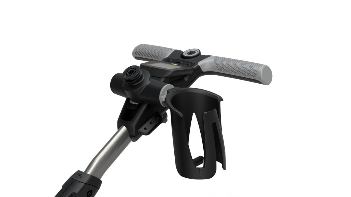 Schwarzer PowaKaddy Getränkehalter aus Kunststoff, montiert am Griff eines Golftrolleys.