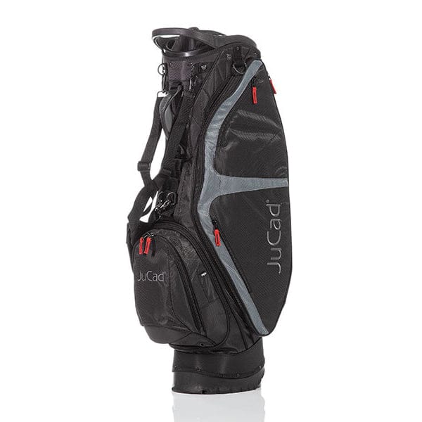 Schwarzes JuCad Fly Hybrid Golfbag mit titanfarbenen Akzenten und mehreren Taschen.