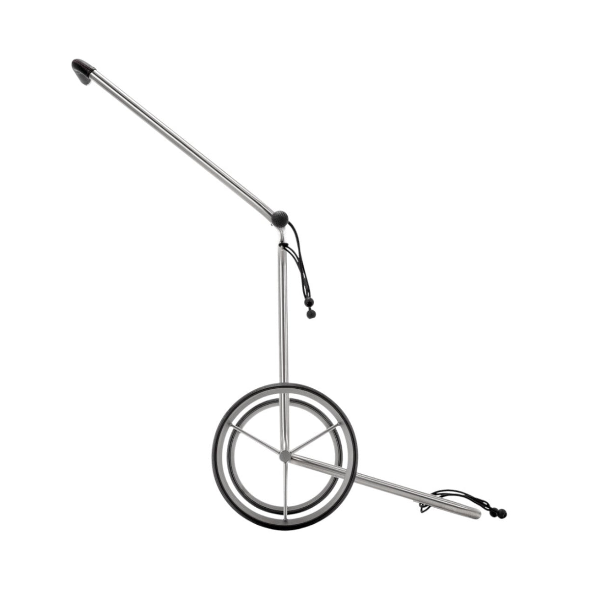 Silberner TiCad Star Golftrolley mit zwei Titanrädern und schlankem Rahmen.