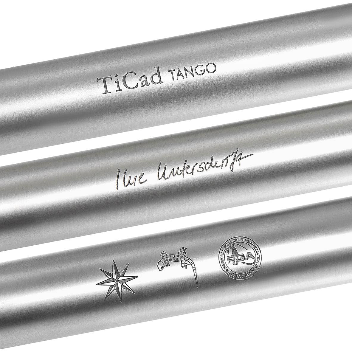 Matt gebürstete silberne Metallrohre mit schwarzer Gravur und drei Symbolen.