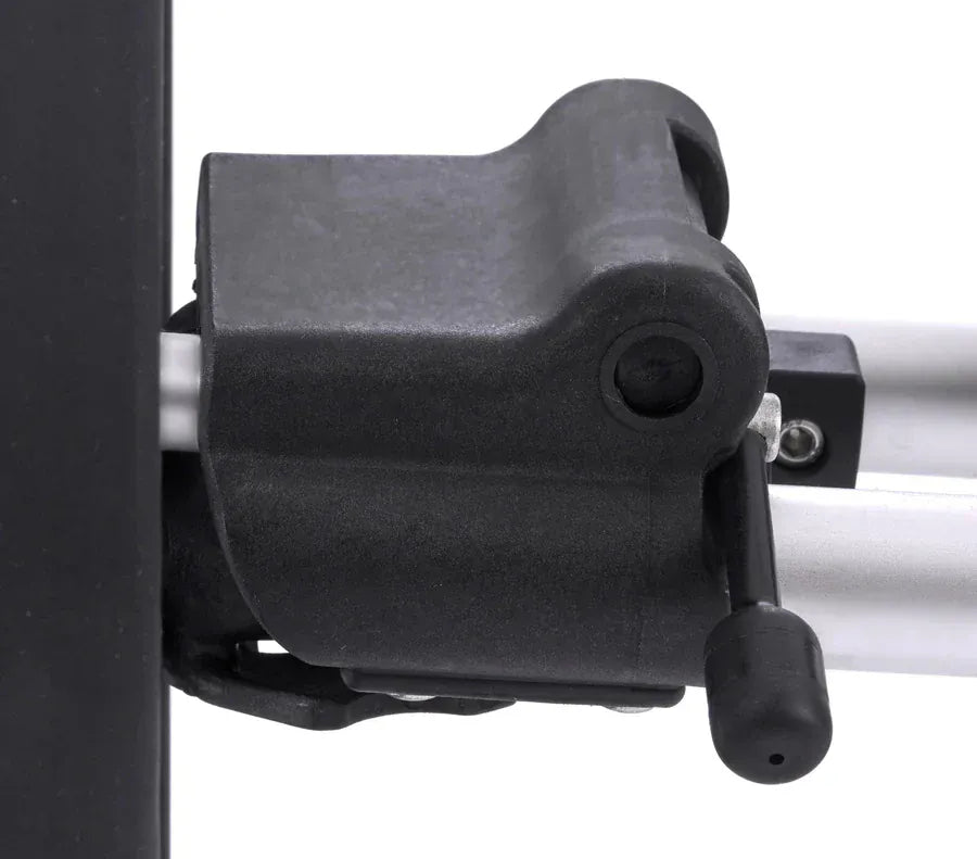 Schwarze manuelle Fußbremse aus Kunststoff mit Metallgestänge und kleinem Hebelgriff.