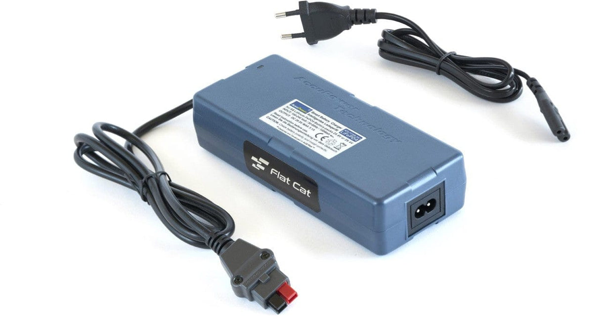 Blauer Ladeadapter Flat Cat Charger Li-Fe mit zwei Kabeln und Steckern für Golf-Trolley-Zubehör.