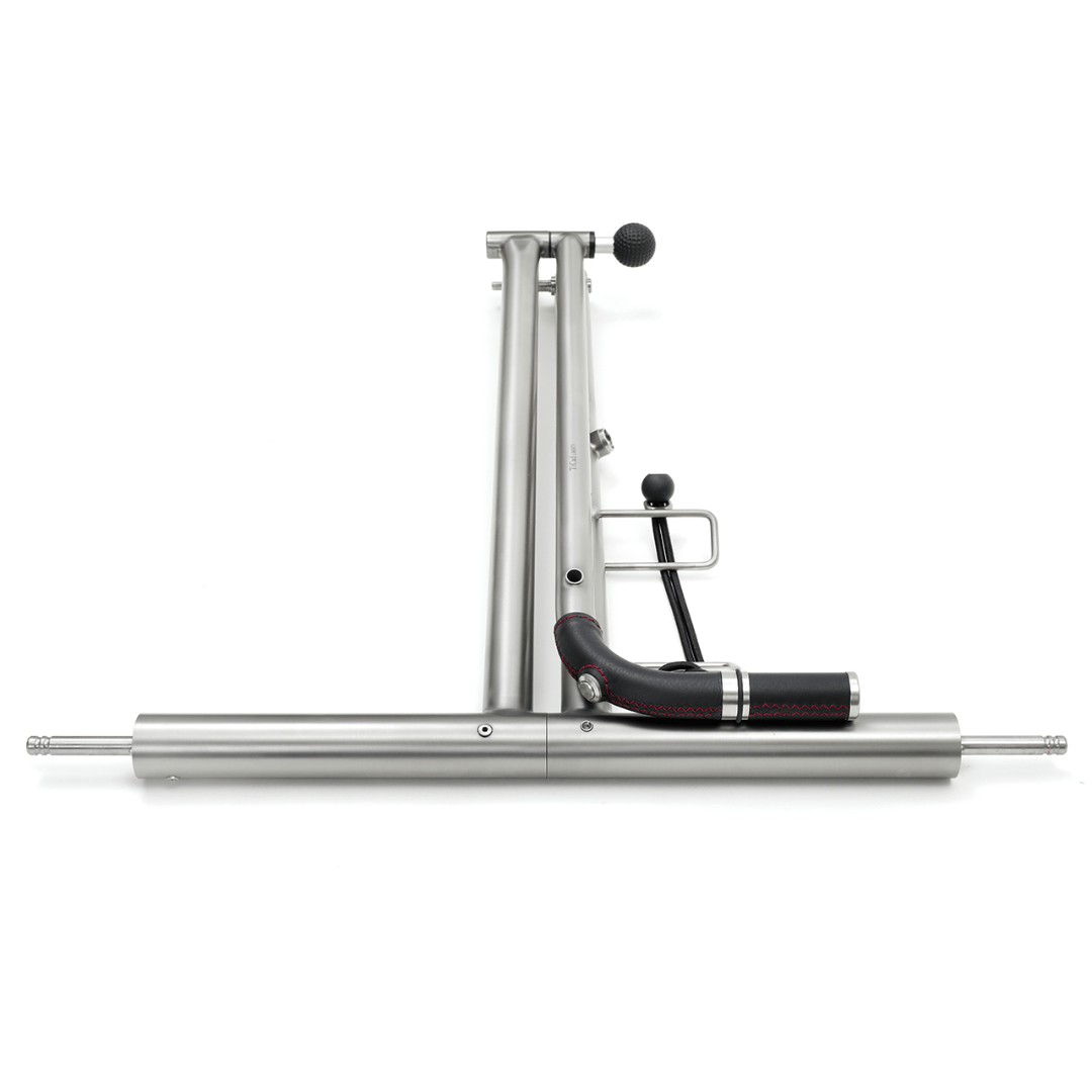 Silberner TiCad Liberty Elektro Golftrolley 2025 mit minimalistischem Rahmen und schwarzem Griff.