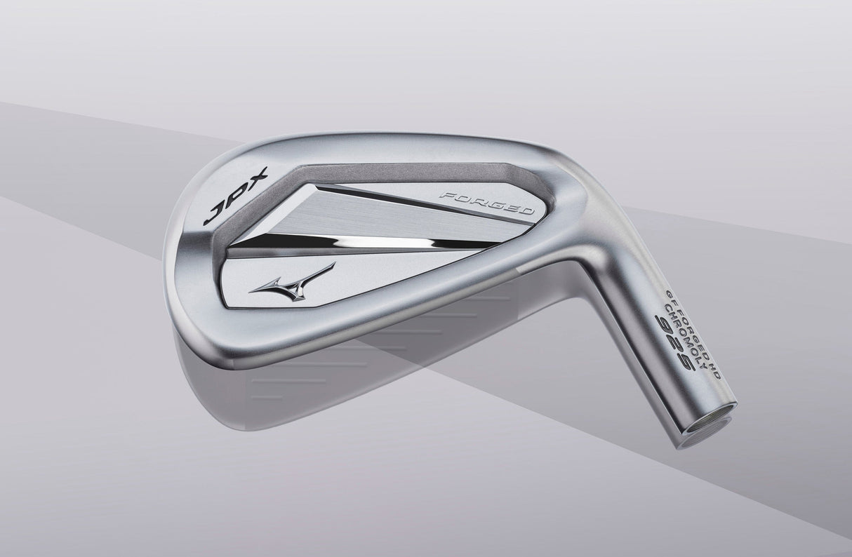 Mizuno JPX 925 Forged 5-PW Golf-Eisensatz mit silberner, geschmiedeter Oberfläche und sauberer Kantenform.