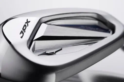 Mizuno JPX-925 Hot Metal High Launch Golf-Eisen mit silberner Chromoberfläche und schwarzem Schriftzug.