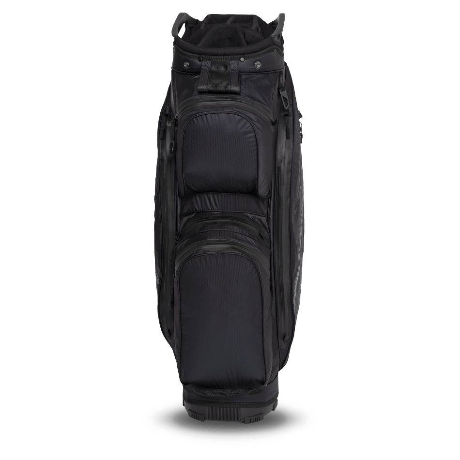 Schwarzes Callaway Chase 14 Dry Cart Golfbag mit mehreren Taschen und robustem Design.