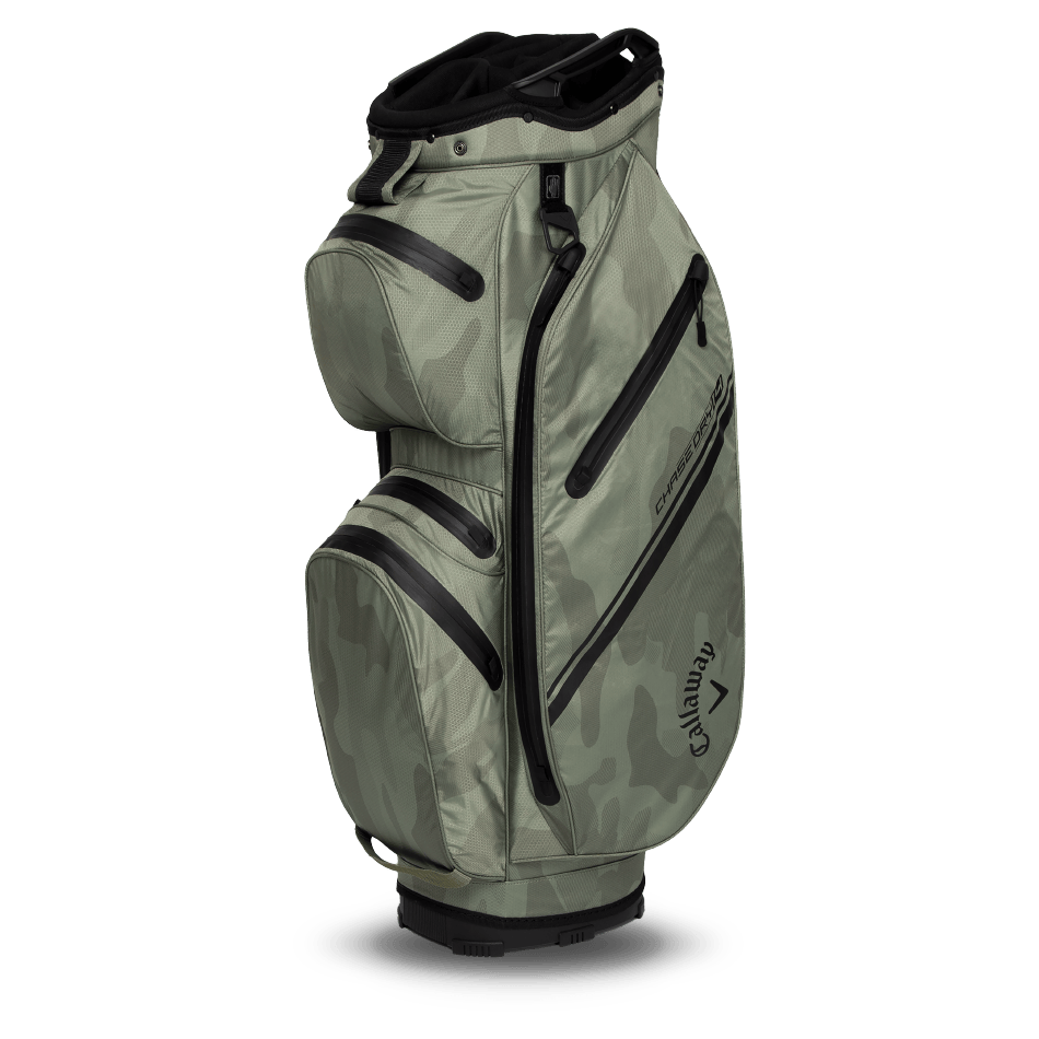 Graues Callaway Chase 14 Dry Cart Bag mit mehreren Reißverschlusstaschen und schwarzem Logo auf der Seite.