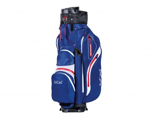 Blaues JuCad Manager Aquata Golf-Cartbag mit roten und weißen Akzenten und mehreren Taschen.