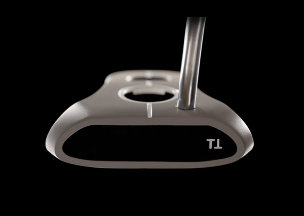 Nickelfarbener Golfschläger Putter mit schwarzem Face und Metallstiel, rechte Hand, Markierfunktion.