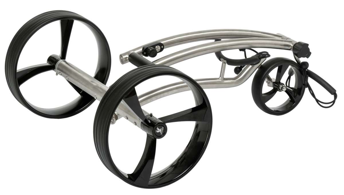 Elektrischer Golftrolley Leisure Golf Ikarus Curve 2.0 in Edelstahl geschliffen, zusammengeklappt.