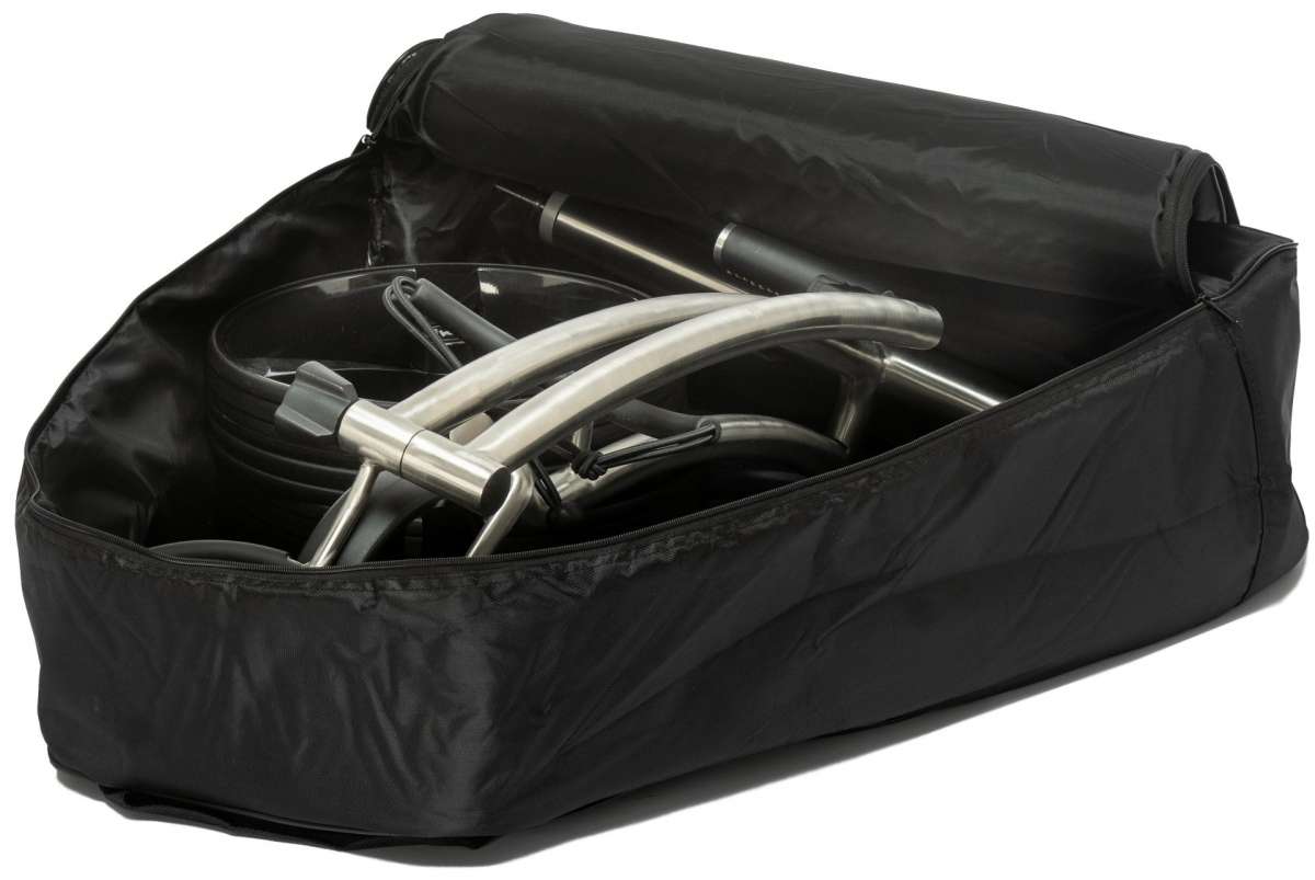 Schwarze Tragetasche mit Edelstahl-Golftrolley-Teilen, kompakt gefaltet, weiches Material.