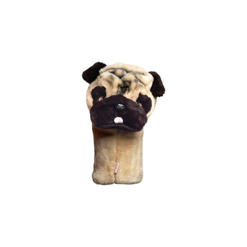Golfschlägerhaube in Form eines beigen Mops mit schwarzen Ohren und Schnauze aus weichem Plüsch.