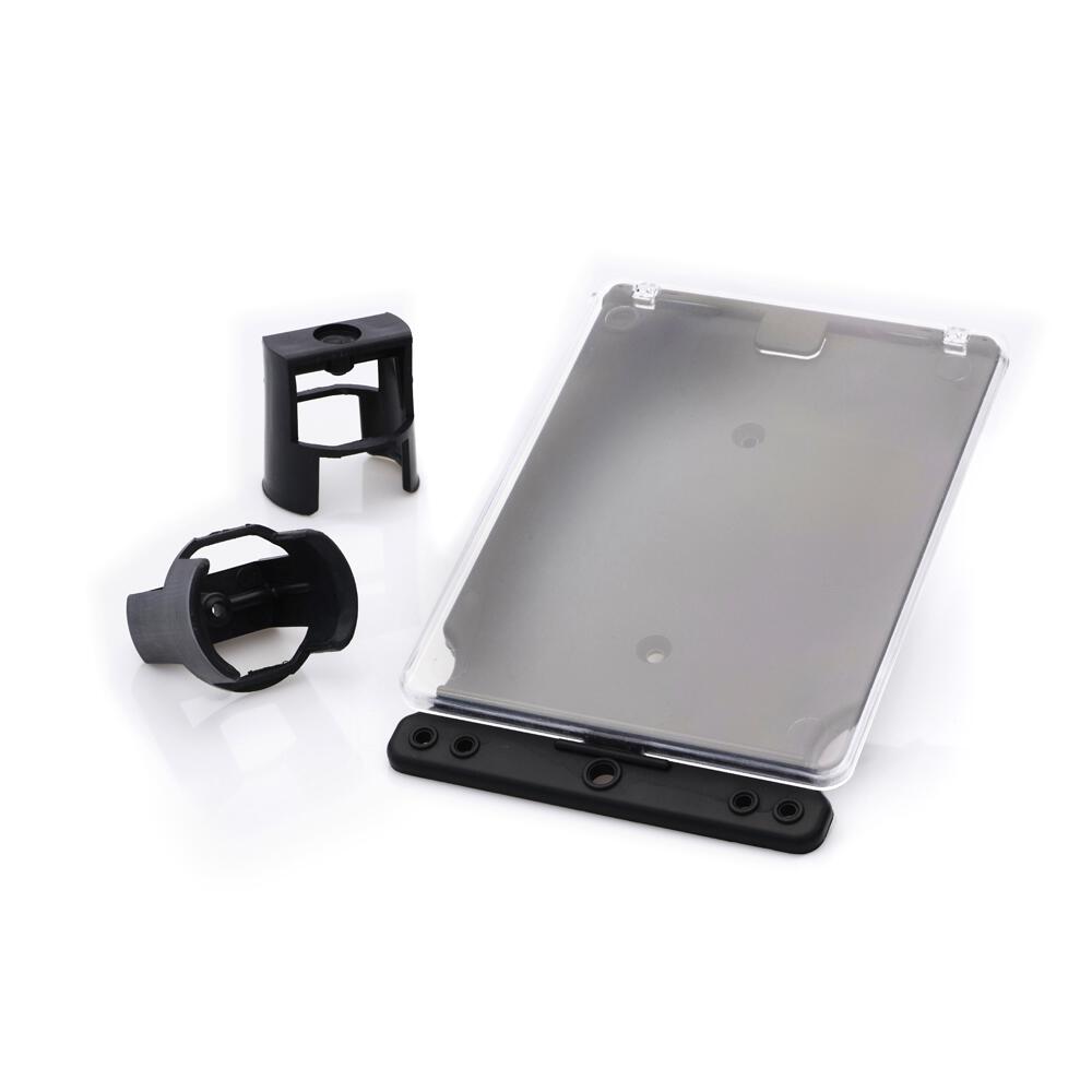 Transparenter Kunststoffhalter für Golf-Scorekarten mit zwei schwarzen Halterungen.