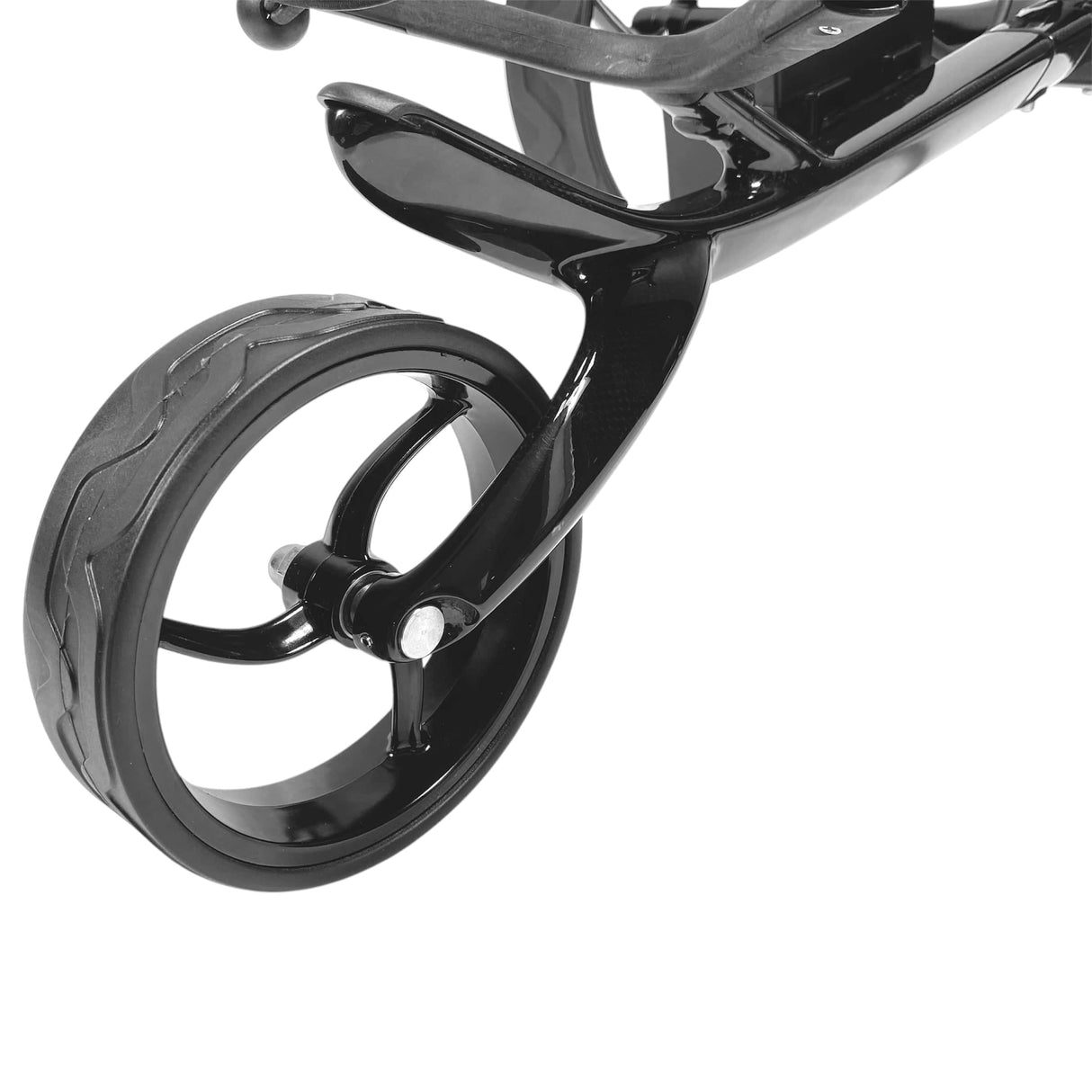 Nahaufnahme des vorderen schwarzen Rads am Galaxy Carbon Elektrotrolley mit Carbonrahmen.
