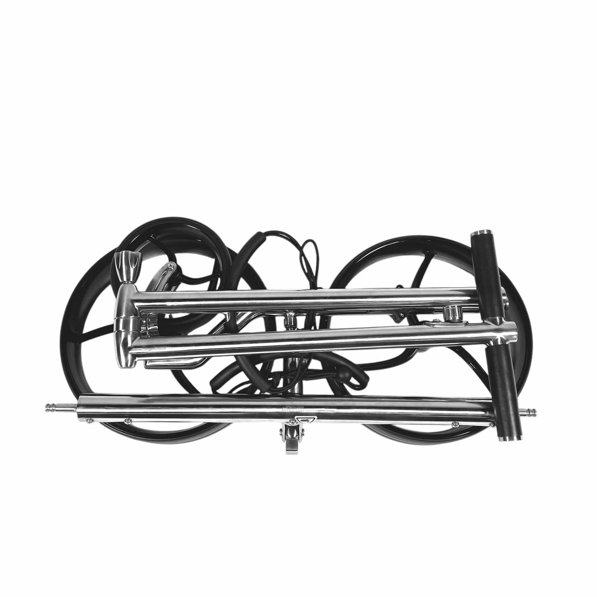 Zusammengefalteter GALAXY Edelstahl-Golftrolley mit schwarzen Rädern und Fernbedienung.