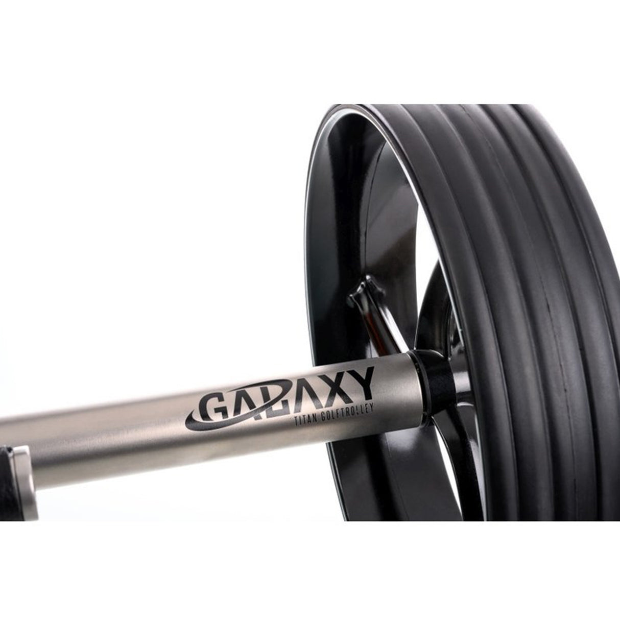 Schwarzer Elektrotrolley mit robustem Rad und Galaxy-Logo auf silbernem Metallrahmen.