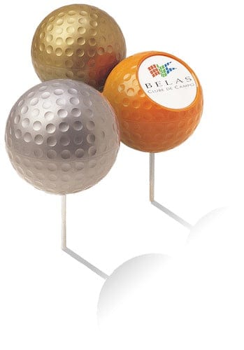 Drei Golf-Tee Marker in Blau, Orange und Grau mit Dellenmuster und einem weißen Stift.