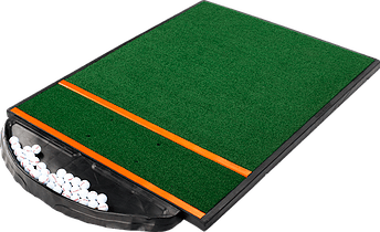 Golfabschlagmatte MagStrike Pro mit grünem Kunstrasen und Ballablagefach.