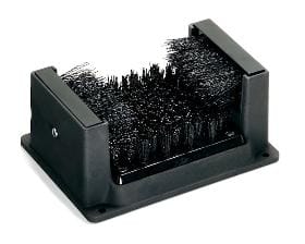 Kombinierte schwarze Schuh- und Spikebürste mit robustem Kunststoffgehäuse.