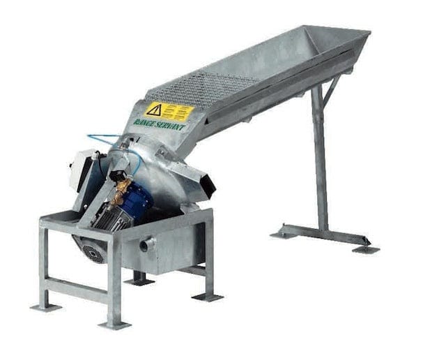 Metallischer Ballwäscher mit Trichter und stabilen Beinen für Golfbälle.