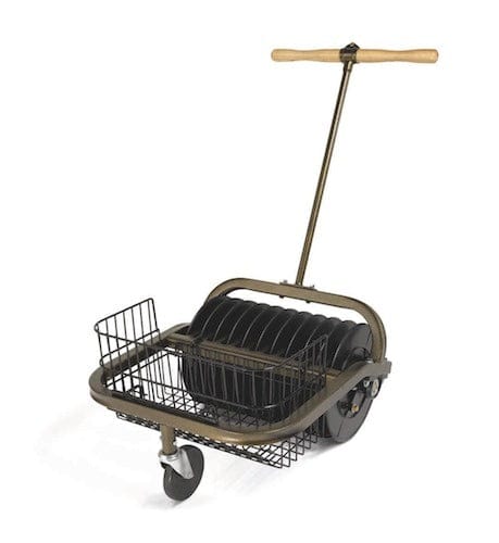 Hand-Ballsammler Magnum Junior Harvester mit Holzgriff, Metallrahmen und zwei Rädern, braun-schwarz.