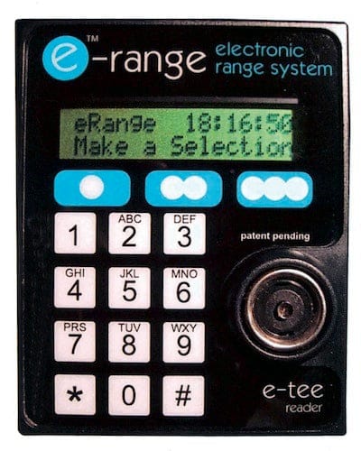 Elektronisches Zahlungssystem mit grüner LCD-Anzeige, Zifferntasten und Drehknopf in schwarz und weiß.