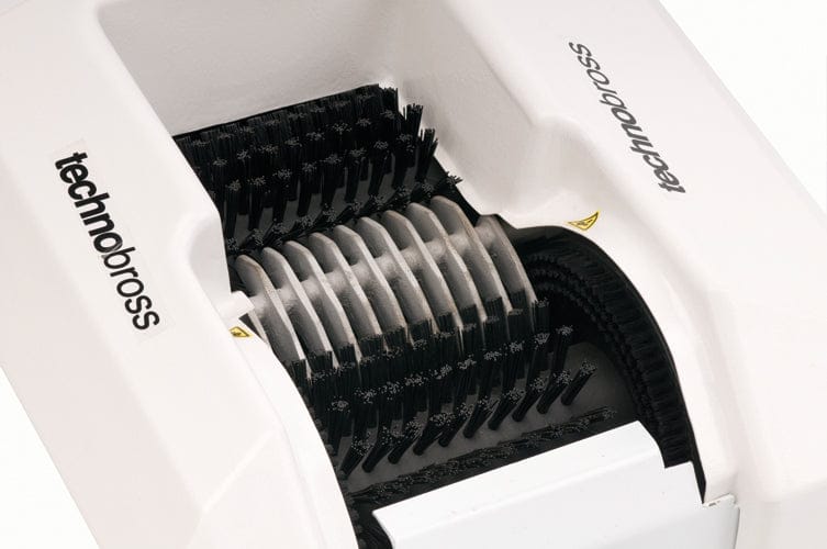 Weißer Technobross 2009 Schuhputzer mit schwarzen Bürsten und sichtbaren Metallplatten.