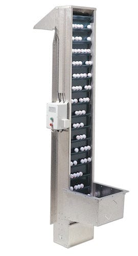 Edelstahl Balltransportsystem mit vertikalem Förderband und Steuerbox, 2,1 m hoch.