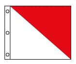 Rechteckige Nylonfahne mit diagonal geteilten Rot-Weiß-Feldern und Metallösen am linken Rand.