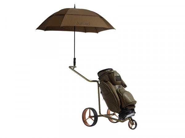 Dreirädriger Golftrolley in braun mit Regenschirm und komfortablem Sitz in Rose-Farbton.