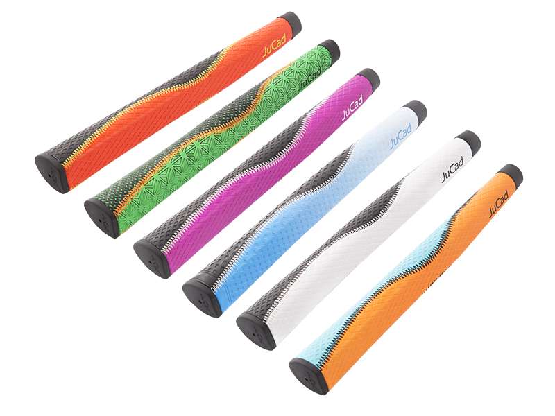 Sechs JuCad Half-mallet Puttergriffe in Schwarz-Orange, Schwarz-Grün, Schwarz-Pink, Weiß-Blau, Schwarz und Schwarz-Orange.