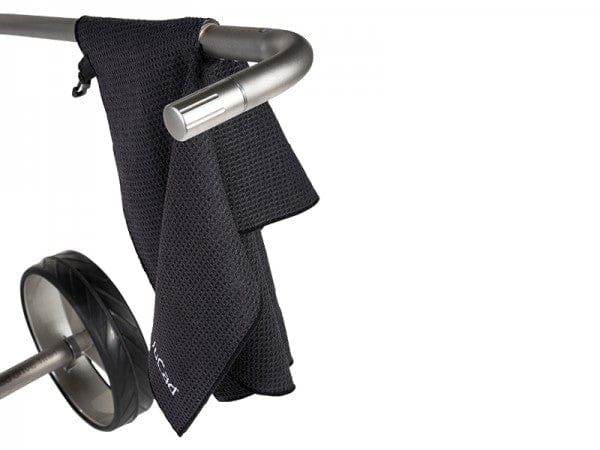 Schwarzes JuCad Funktions Schlägertuch aus saugfähigem Material mit feiner Struktur.