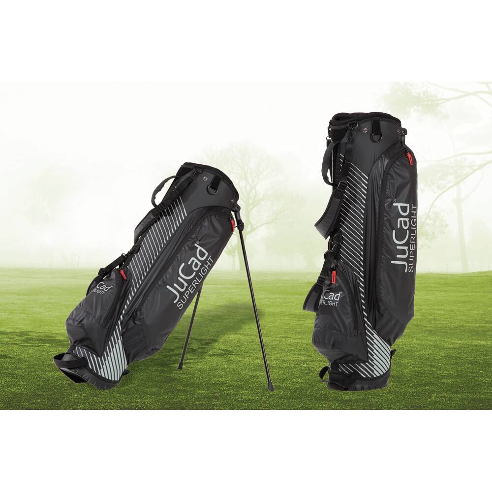 Schwarzes JuCad Superlight Hybrid Golfbag mit Ständer, weißem Logo und texturiertem Material.