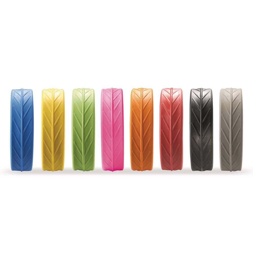 Farbiges Set aus acht Golftrolley-Reifen mit profilierter Oberfläche in Blau, Gelb, Grün, Pink, Orange, Rot, Schwarz und Grau.
