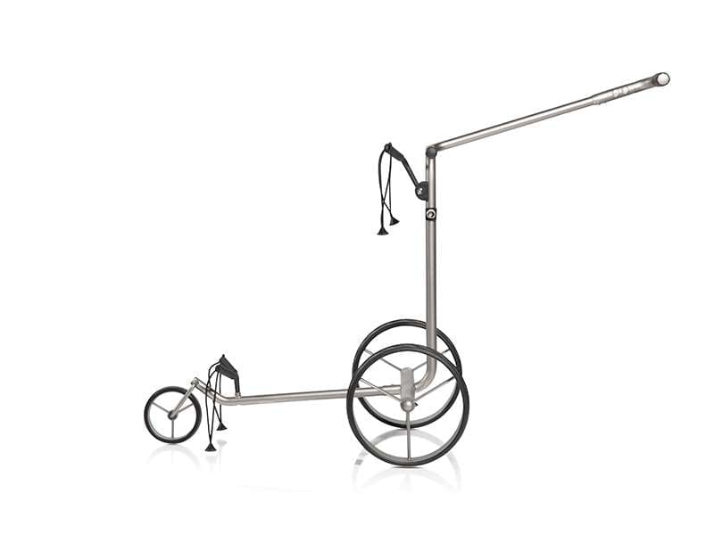 Elektro-Golftrolley Jucad Drive SL Master Titan Set 1.0 mit titan-silbernem Rahmen und großen Rädern.