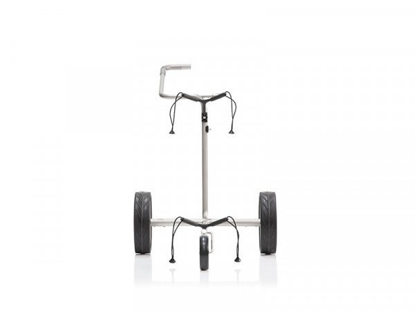 Elektrischer Golftrolley Justar Carbon Light 1.0 mit leichtem Carbonrahmen und drei großen Rädern.