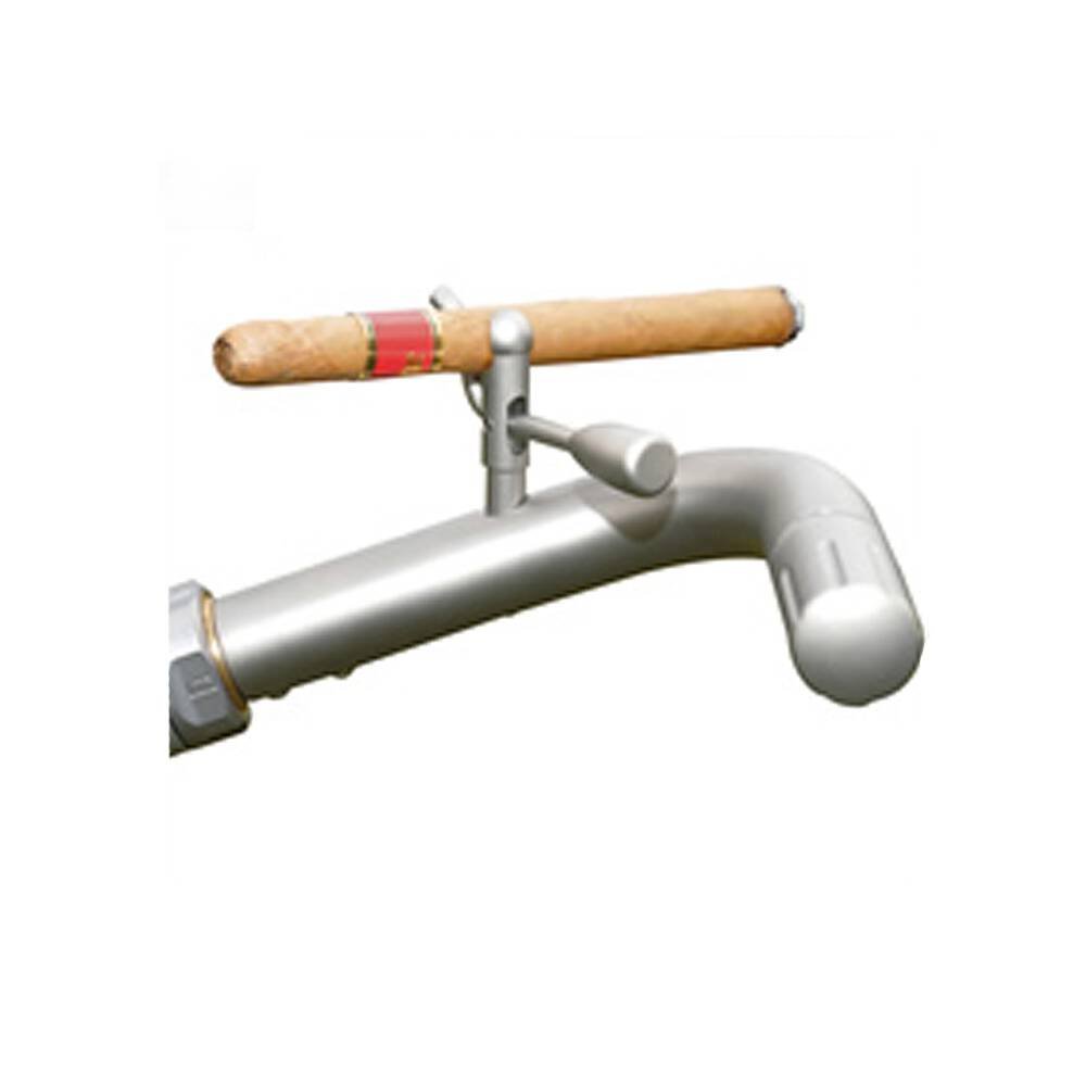 Silberner Jucad Zigarrenhalter mit Halterung und eingesteckter Zigarre für Golf Trolley.