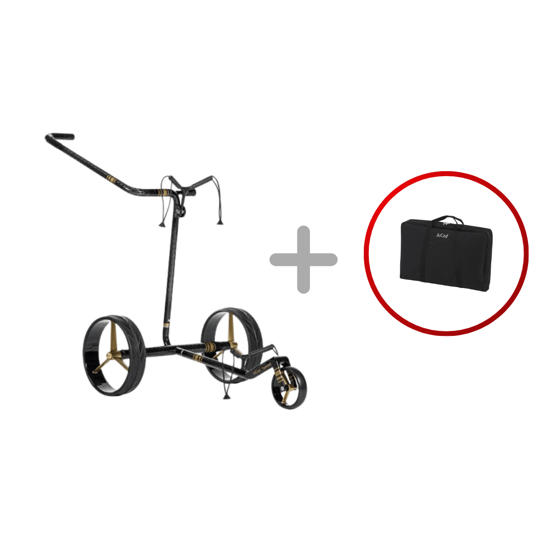 Schwarzer Jucad Carbon Special Drei-Rad Golftrolley mit goldfarbenen Akzenten und schwarzer Transporttasche.