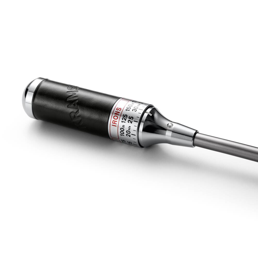 Kramski Putter Schwungtrainer mit schwarzem Griff und silbernem Metall-Schaft, Detailskala am Griffende.