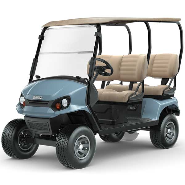 Blauer E-Z-Go Liberty ELiTE Golfwagen mit beige gepolsterten Sitzen und Dachaufsatz.