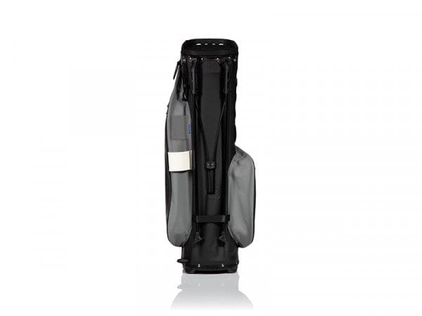 Schwarzes JuCad 2 in 1 First Class Hybrid Golfbag mit grauen Seitentaschen und mehreren Reißverschlüssen.