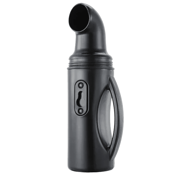 Schwarze Sandflasche mit abgeschrägtem Ausguss und integriertem Griff, robustes Kunststoffdesign.