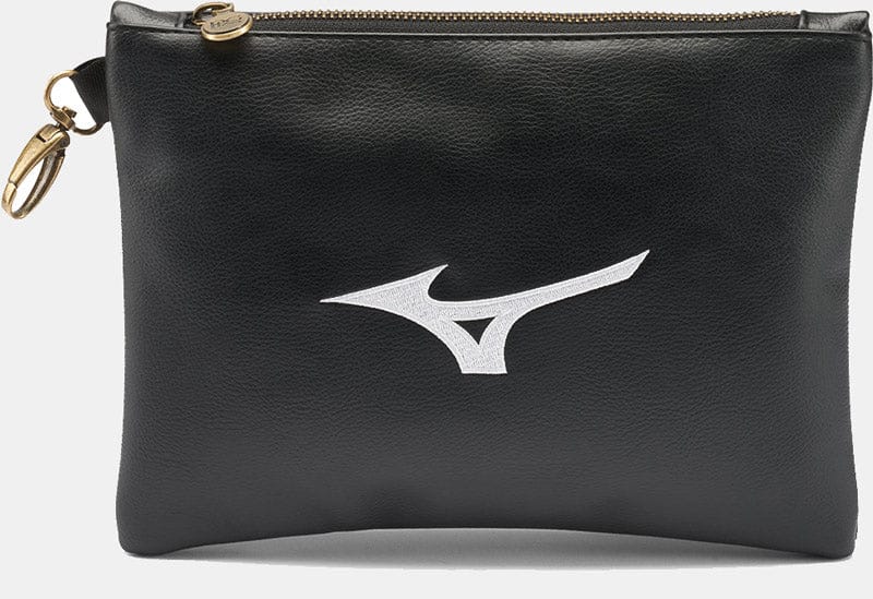 Schwarze Mizuno Zip-Tasche mit weißem Logo und goldfarbenem Reißverschlussgriff aus Lederimitat.