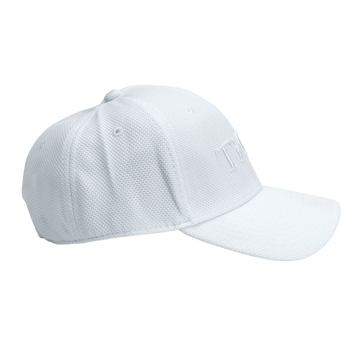 Weiße TiCad Golfkappe mit strukturiertem Stoff und Ton-in-Ton Logo auf der Vorderseite.