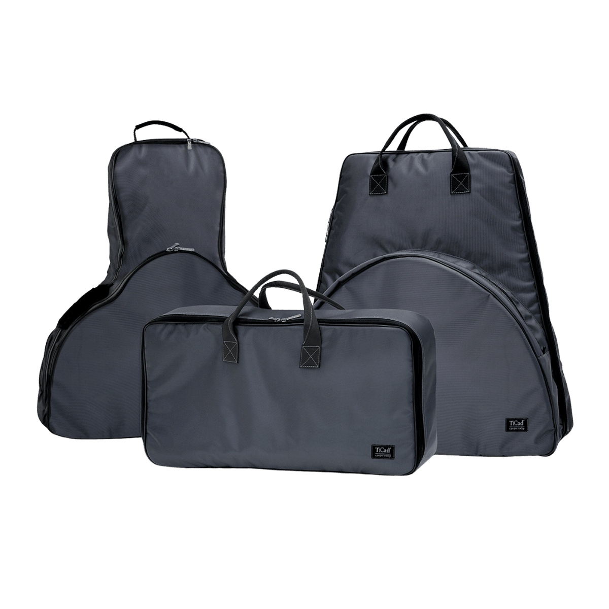Drei schwarze Ticad Transporttaschen in verschiedenen Größen mit Griffen und abgerundeten Designs.