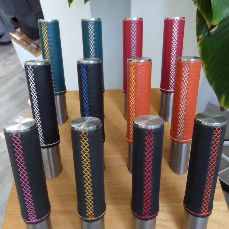 TiCad individuelle Ziernaht an Standardledergriff TiCad Golf