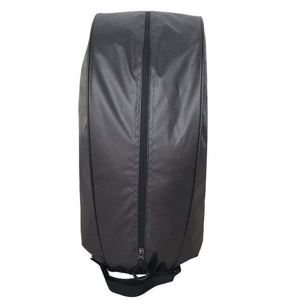 Schwarze, wasserfeste Regenhülle mit Reißverschluss für Golfbags, universell passend.